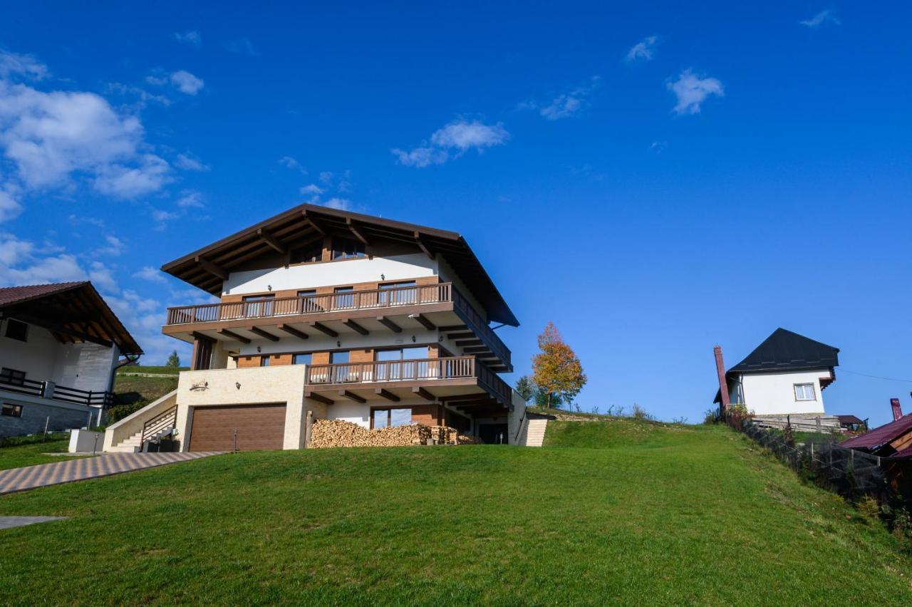 Chalet First Hill Gura Humorului Exteriör bild